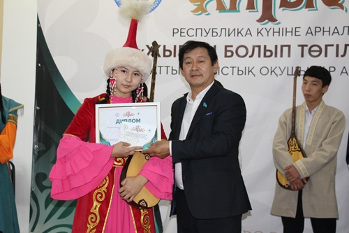 Состоялся областной айтыс школьников «Жырың болып төгілемін»