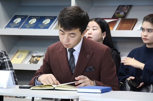 «Литература и креативная индустрия»: круглый стол